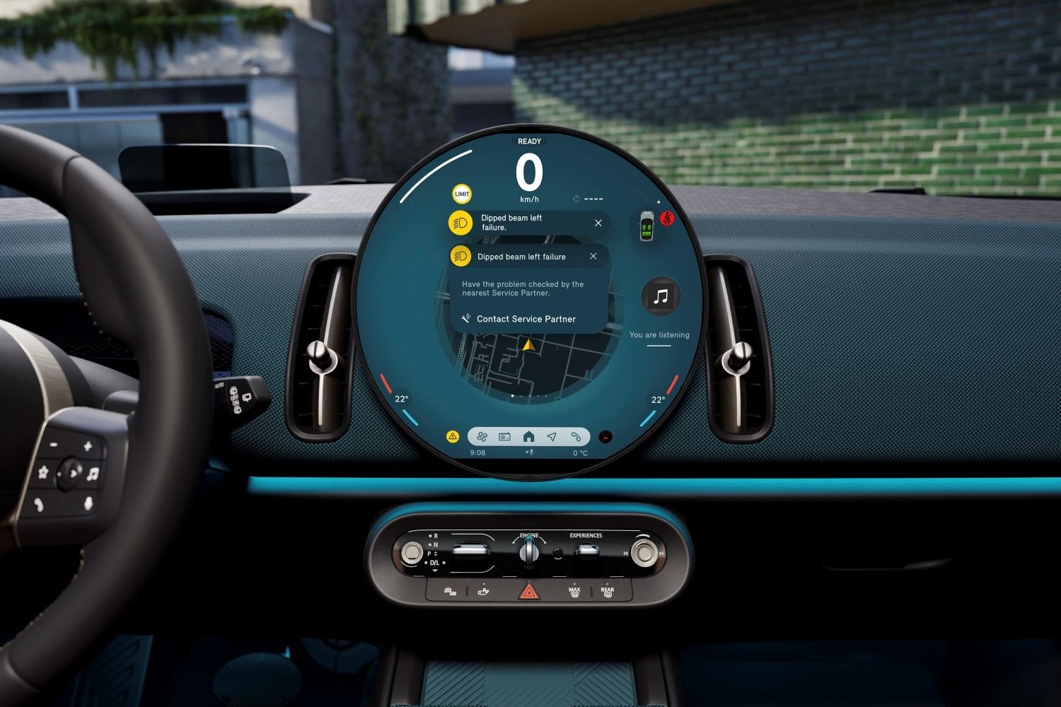 Interior de um MINI com notificações do Proactive Care.